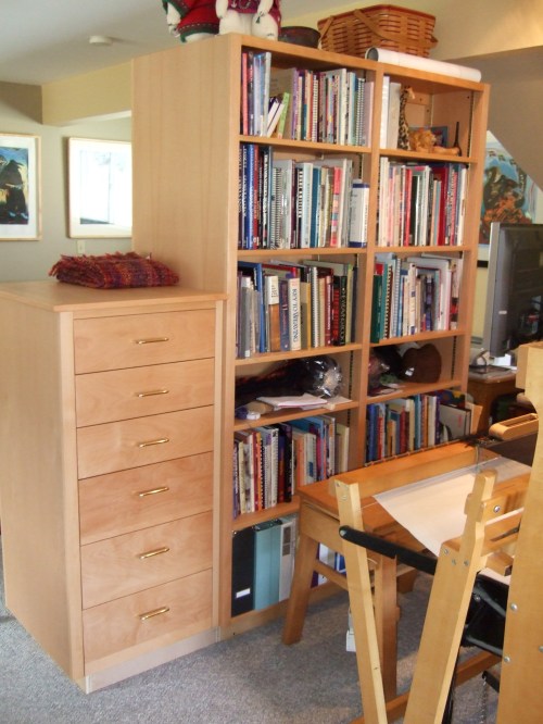 dscf1114 loom-side bookcase and storage cabinet