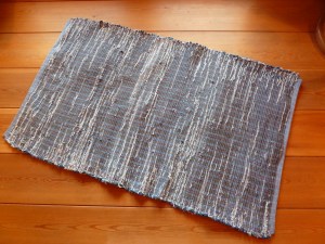 R119: blue jeans denim on medium tones